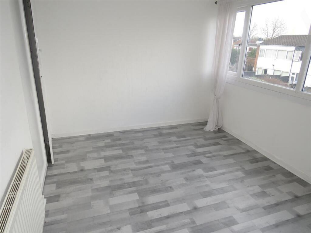 118 Anglesey Avenue - bedroom 2.jpeg