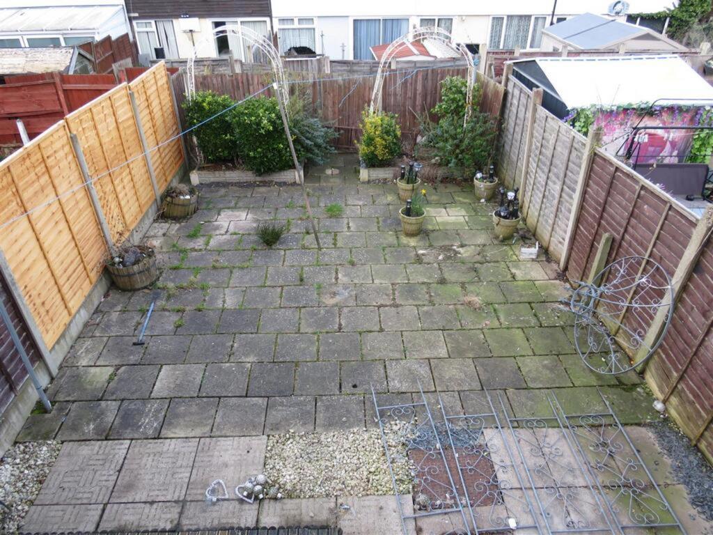 118 Anglesey Avenue - garden.jpeg