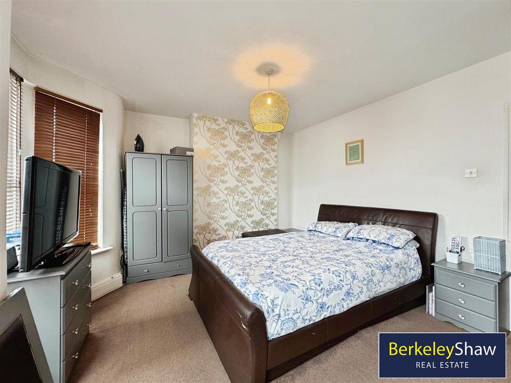 Bedroom 1 (2)