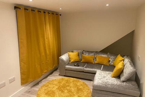 undefined, Elm Tree Close, Northolt UB5