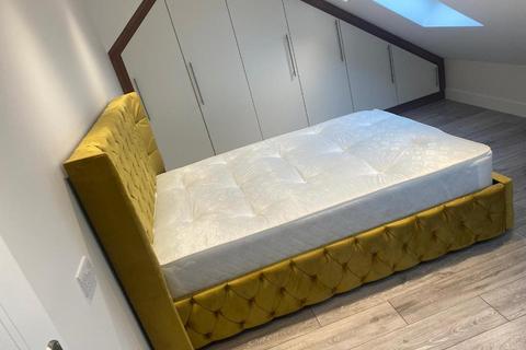 undefined, Elm Tree Close, Northolt UB5