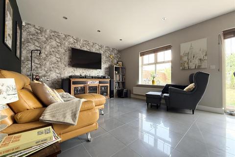 80 Henson Close, Whetstone, Leicester, LE8 6PL