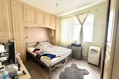 135 Movers Lane, Barking, IG11 7UG