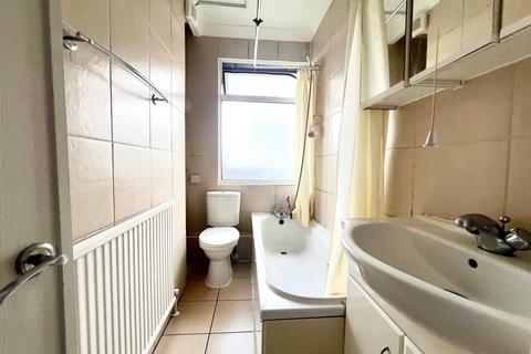 135 Movers Lane, Barking, IG11 7UG