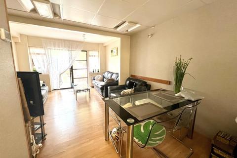 135 Movers Lane, Barking, IG11 7UG
