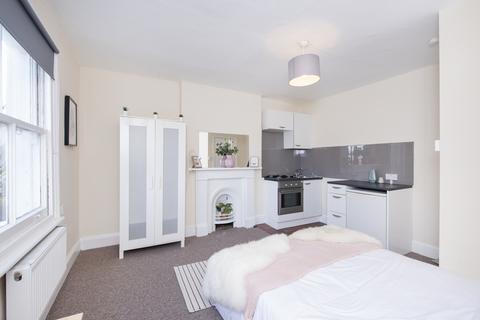 undefined, Mount Avenue, London, W5