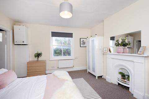 undefined, Mount Avenue, London, W5