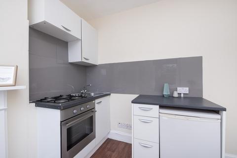 undefined, Mount Avenue, London, W5