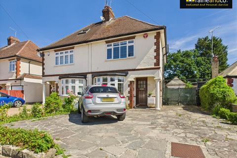 Elmroyd Avenue, Potters Bar