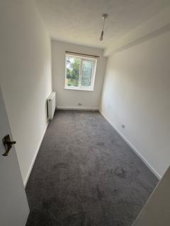 2 bedroom flat to rent, Stoneworth Court, SE25