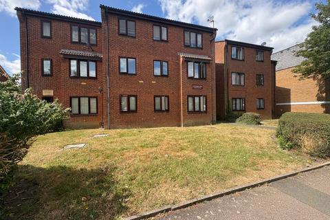 2 bedroom flat to rent, Stoneworth Court, SE25