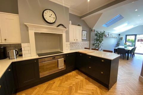 4 bedroom terraced house for sale, Marlborough Ave, Hull, HU5 3LE