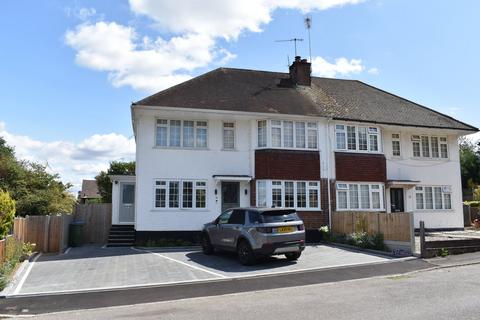 2 bedroom maisonette to rent, Castleview Road, WEYBRIDGE, KT13