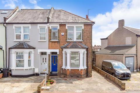 3 bedroom semi-detached house for sale, Grove Road, Romford RM6