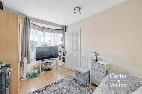 3 bedroom terraced house for sale, Rowney Gardens, Dagenham, Essex
