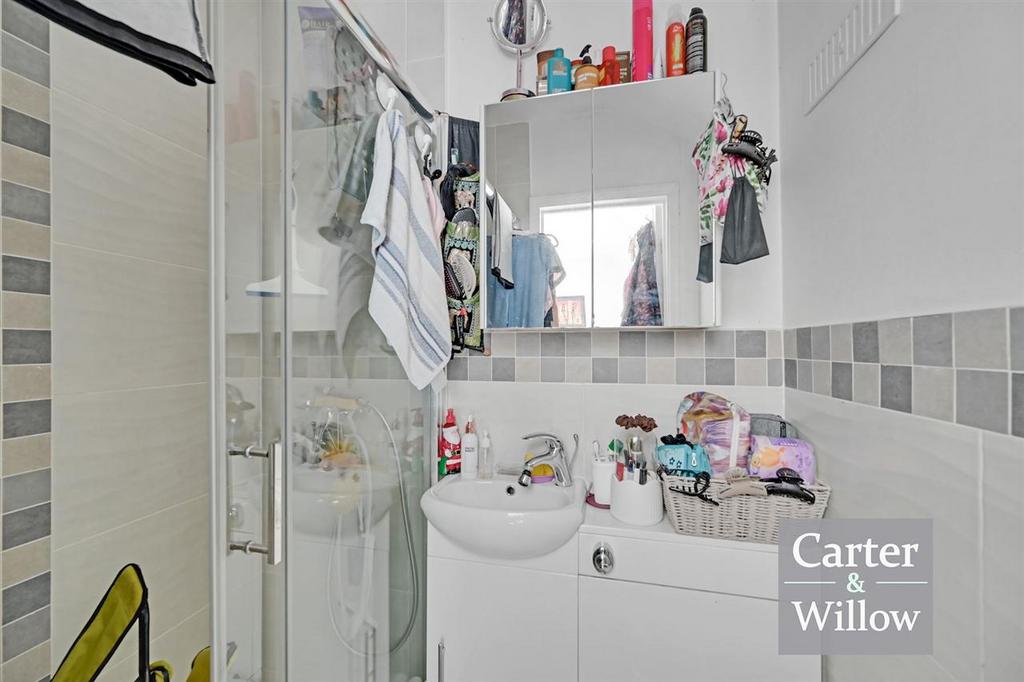 En suite shower