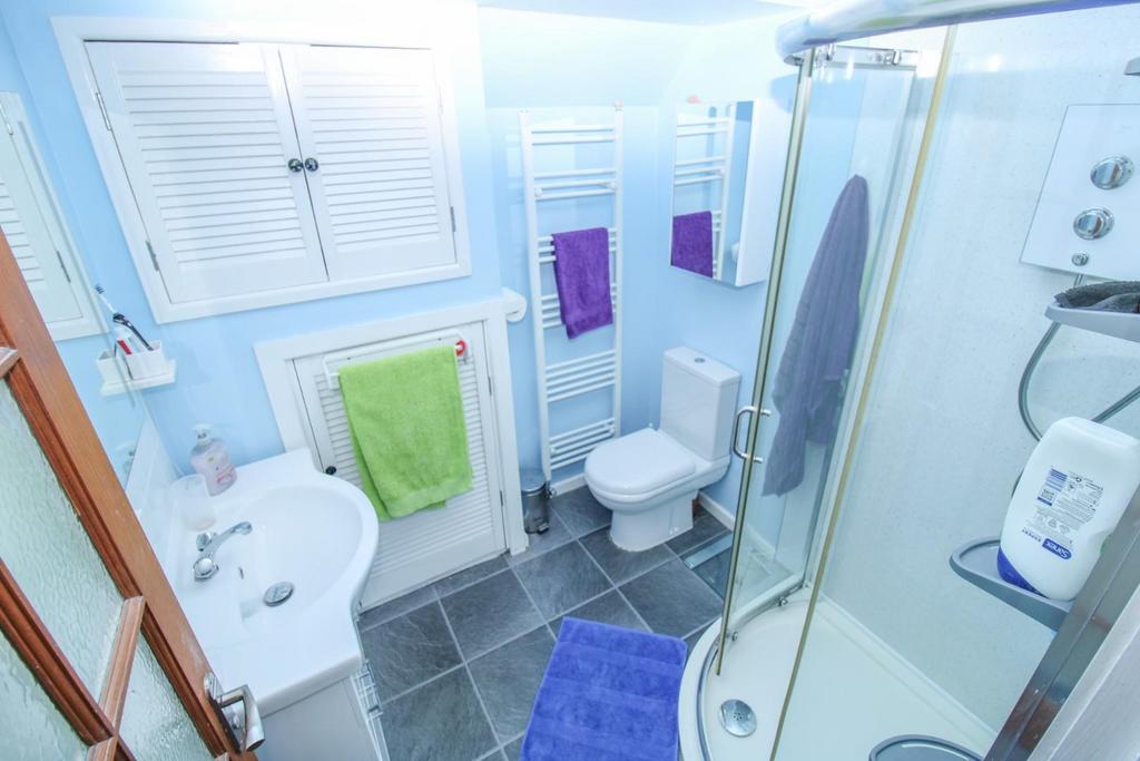SHOWER ROOM-2.jpg