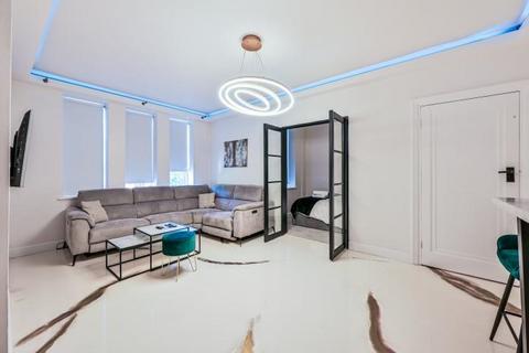 1 bedroom flat for sale, Finchley Road, London, NW3