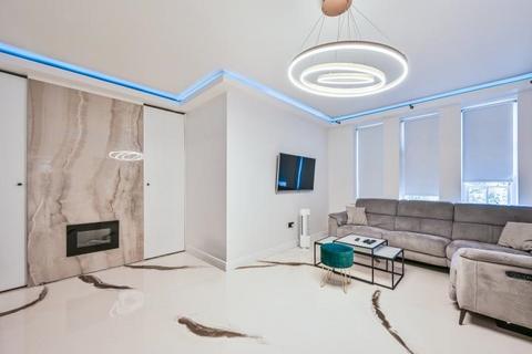 1 bedroom flat for sale, Finchley Road, London, NW3