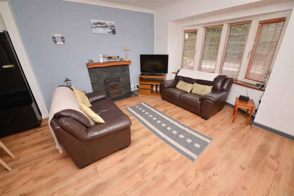Lounge/ Dining Room