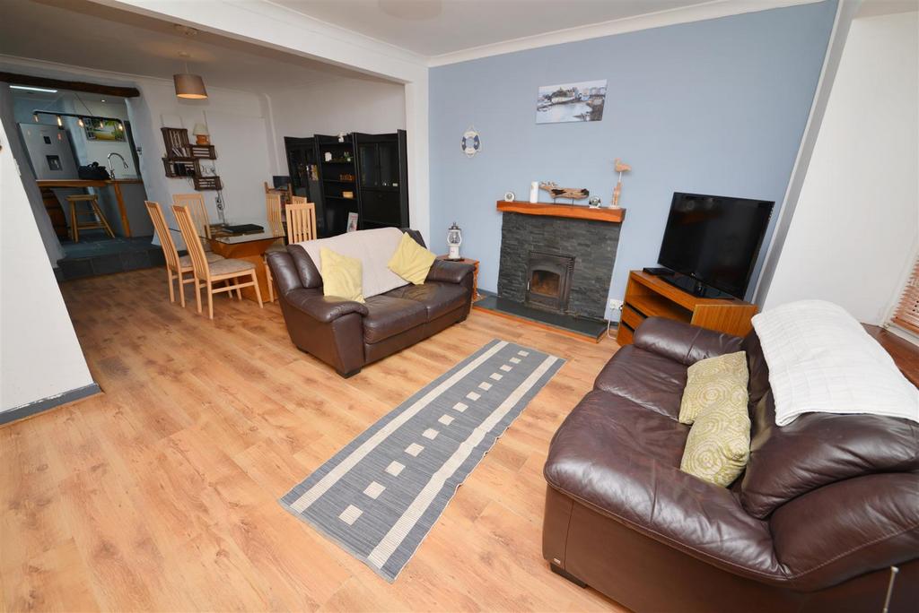 Lounge/ Dining Room
