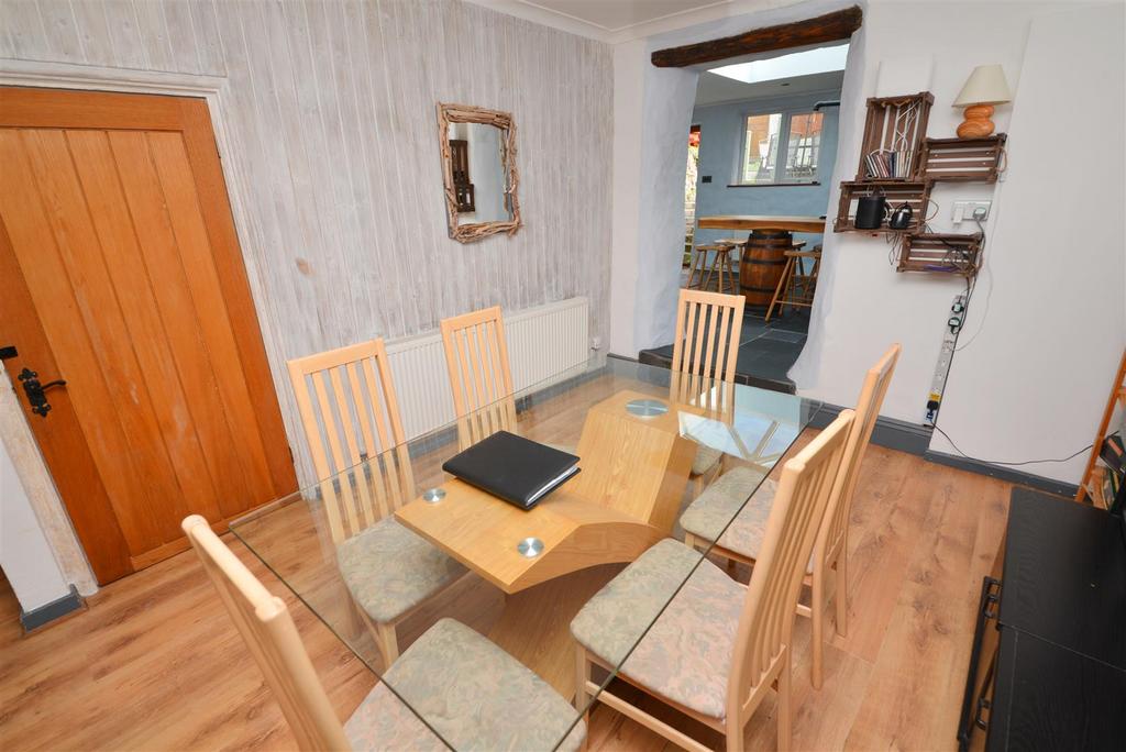 Lounge/ Dining Room