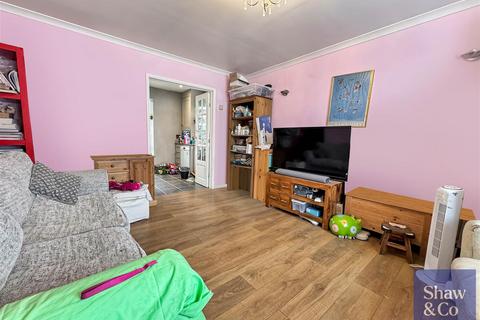 3 bedroom end of terrace house for sale, Sparrow Farm Drive, Feltham TW14