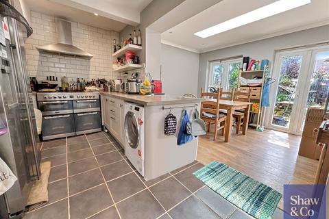 3 bedroom end of terrace house for sale, Sparrow Farm Drive, Feltham TW14