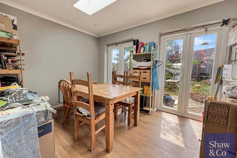 3 bedroom end of terrace house for sale, Sparrow Farm Drive, Feltham TW14