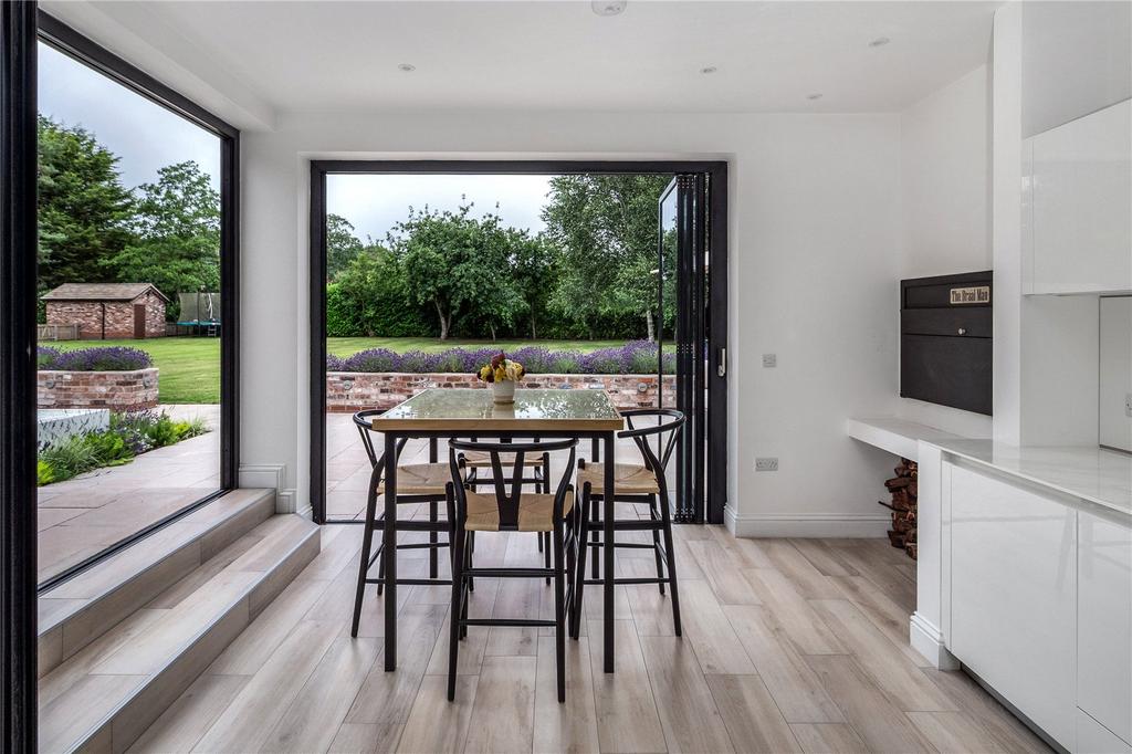 In/Out Kitchen