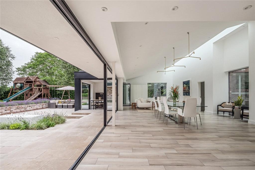 Dining/Lounge