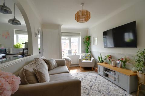 41 Elm Drive, East Grinstead, RH19 3UH