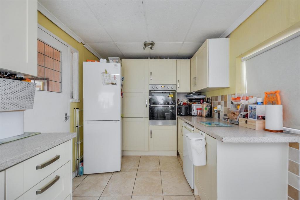 Kitchen 2.jpeg