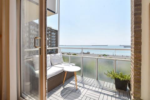 3 bedroom flat for sale, The Gateway, Dover CT16