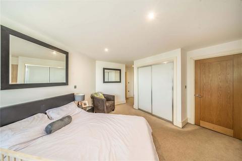 2 bedroom flat for sale, St. George Wharf, London SW8