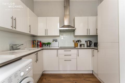 2 bedroom flat to rent, Goldstone Villas, Hove