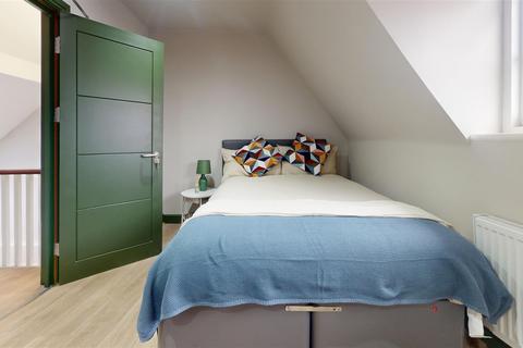 1 bedroom in a house share to rent, Clapham High Street, London SW4