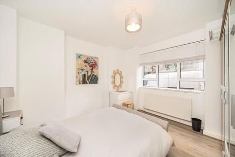 2 bedroom flat for sale, Charlbert Street, London NW8