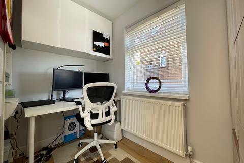 3 bedroom end of terrace house for sale, Exton Avenue, Luton, Bedfordshire, LU2 0LJ