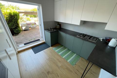 3 bedroom end of terrace house for sale, Exton Avenue, Luton, Bedfordshire, LU2 0LJ