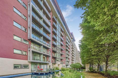 1 bedroom flat for sale, Queenstown Road, London SW11