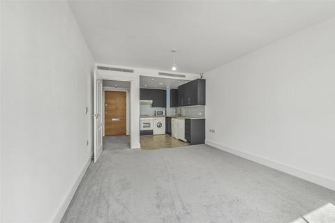 1 bedroom flat for sale, Queenstown Road, London SW11