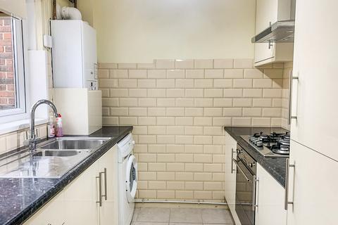 2 bedroom terraced house to rent, Lindwood Close, London, E6
