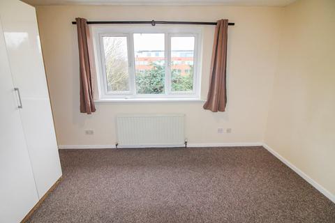 2 bedroom terraced house to rent, Lindwood Close, London, E6