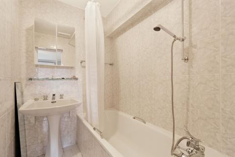 Studio for sale, Thurloe Street, London, SW7