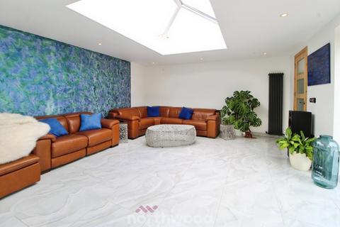 5 bedroom detached house for sale, Checkstone Avenue, Doncaster DN4