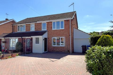 3 bedroom semi-detached house to rent, Tivoli Gardens, Derby DE1