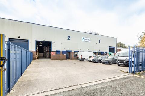 Warehouse to rent, Parkway Trading Estate, Longbridge Rd Manchester M17 1SN