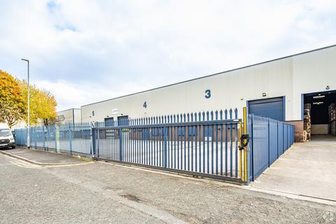 Warehouse to rent, Parkway Trading Estate, Longbridge Rd Manchester M17 1SN