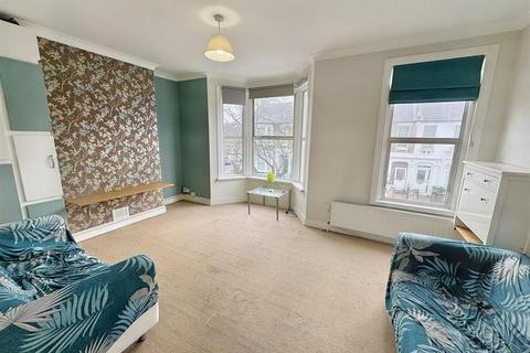 2 bedroom flat for sale, Warren Road, London